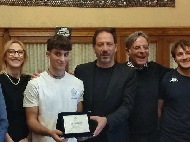 A Palazzo di Città premiato per meriti sportivi il campione europeo Nicolò Ricco